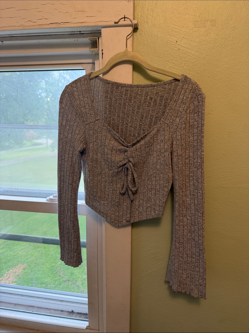 Women's Ribbed V-Neck Tie-Front Sweater - Gray